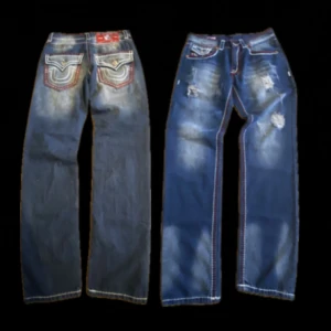  True Religion Ricky Super T - Så sablans feta trueys med modellen Ricky Super T.  Storlek 32w och pris kan diskuteras. Skriv om fler frågor och fler bilder!