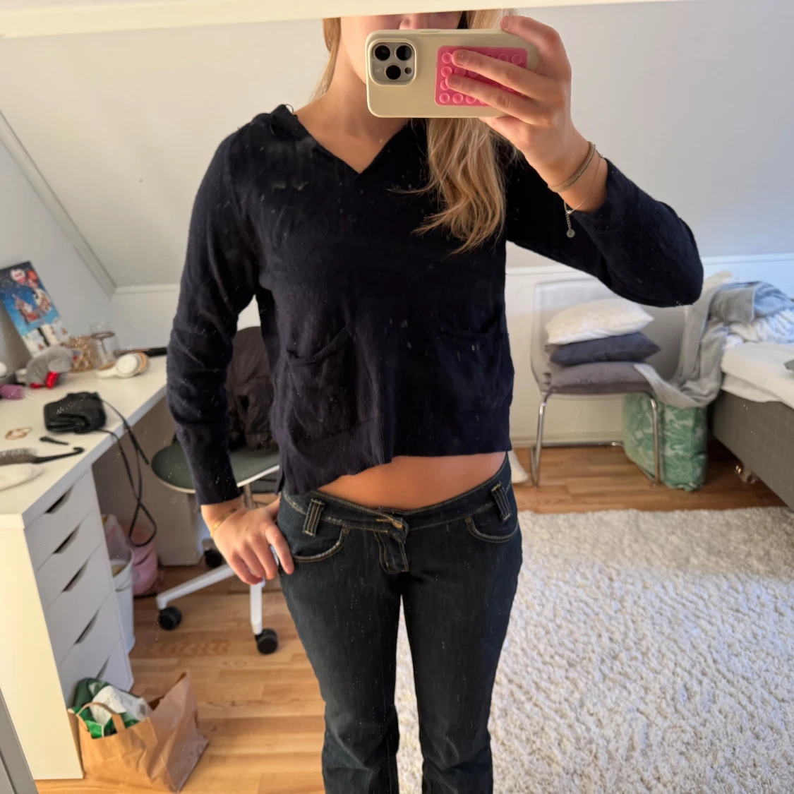 Svart croppad hoodie - 90