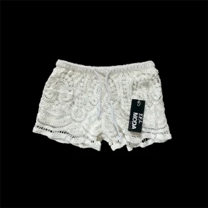 Broderade shorts  - Så snygga men tyvärr för små för mig 