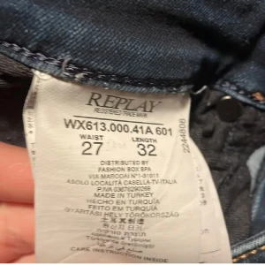 Nya replay anbazz jeans - Säljer mina nya jeans från replay använda ett fåtal gånger. priset är inte hugget i sten vid snabb affär och hör av dig om du undrar något modellen på jeansen är Slim fit