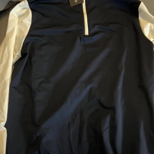 Tävlings tröja - Fin tröja, skön att ha under sommaren då den luftar bra