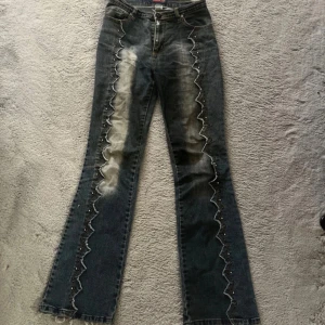 Unika bootcut jeans - Snyggaste jeansen någonsin, mina favoritpar så vill egentligen inte sälja men jag för många💔💔Dessa är så unika och perfekta och sitter verkligen så snyggt