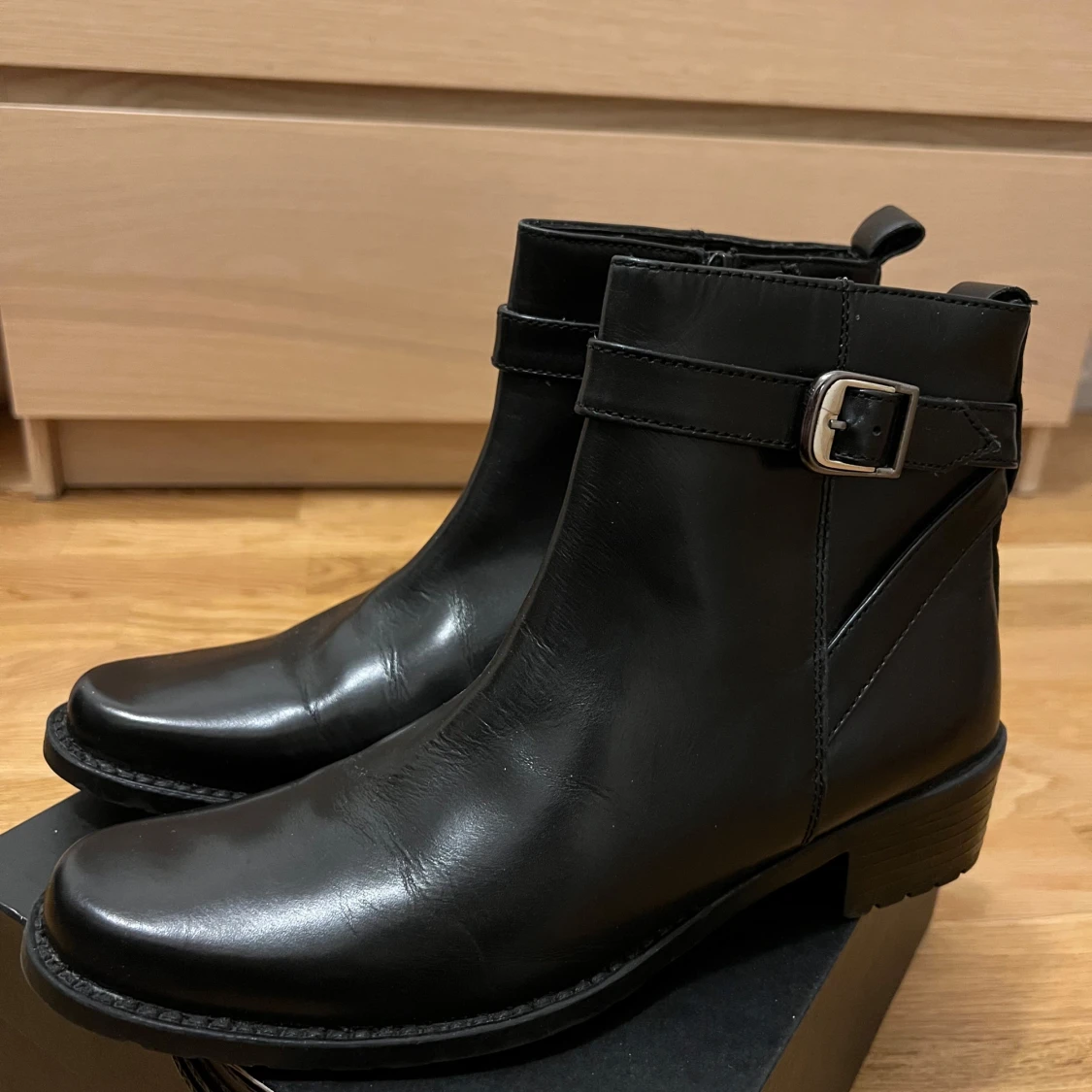 Svarta boots/ stövlar  - 90