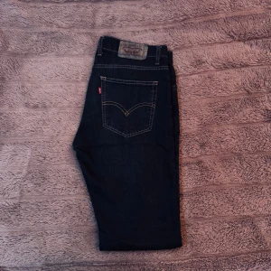 Levis Jeans - Feta levis jeans i storlek 32
