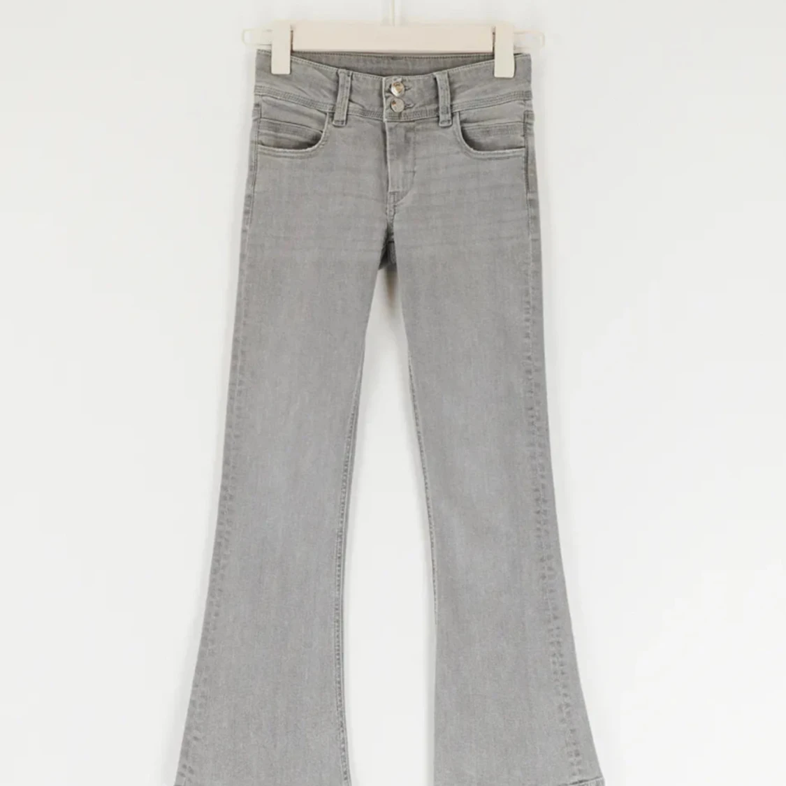 Grå bootcut jeans