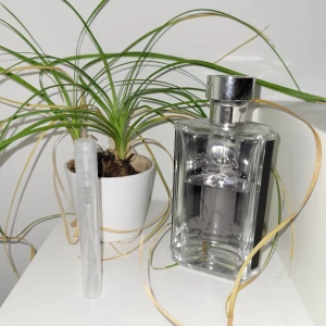 Prada l'homme edp (Samples) - Hejsan nu säljer jag 5 ml samples utav (prada l'homme edp) för endast 99kr. 10 och 15ml finns även tillgängligt skriv ett meddelande för mer info