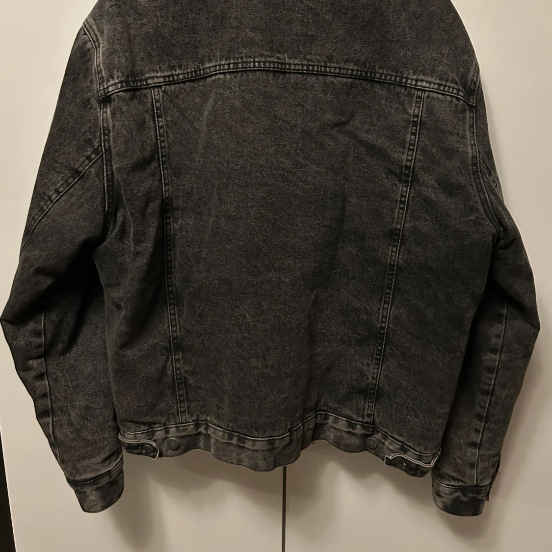 Svart jeansjacka med teddyfoder från Pull&Bear - 91