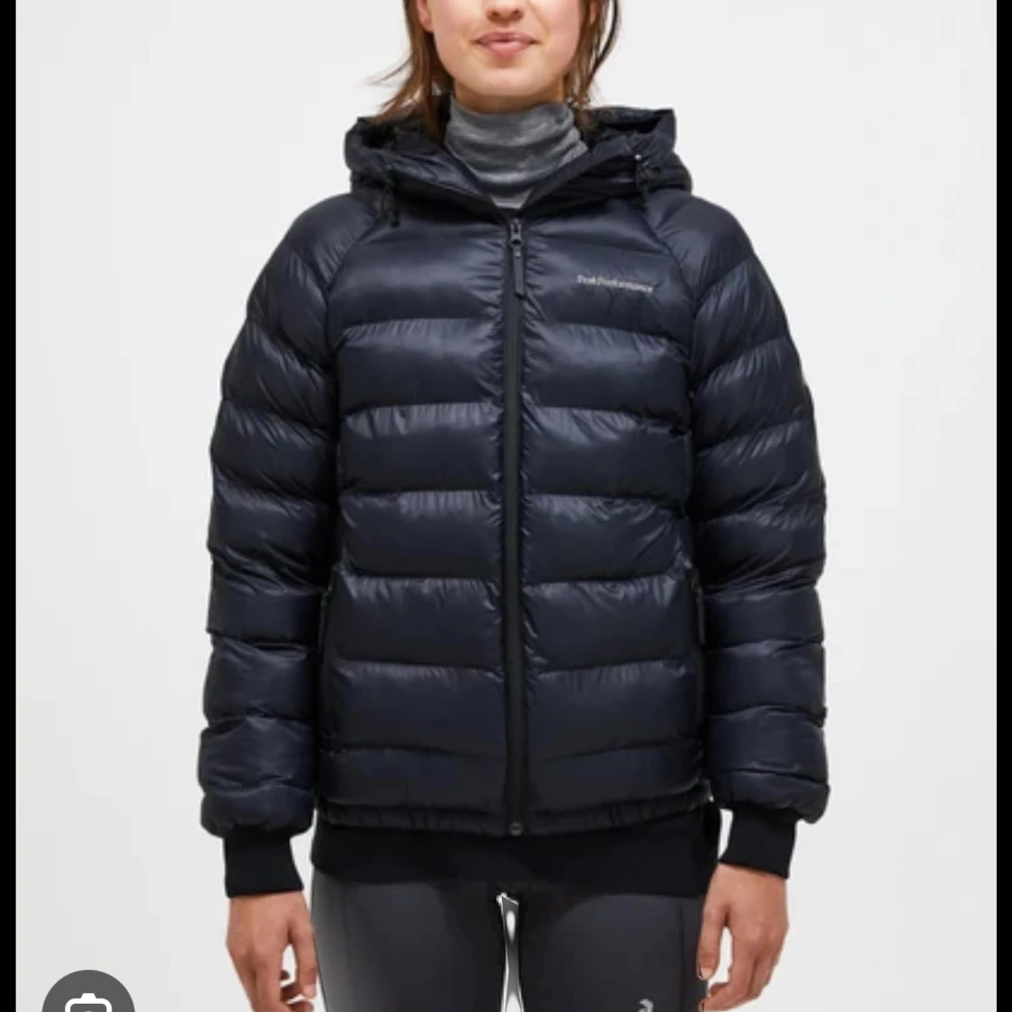 Svart dunjacka från Peak Performance