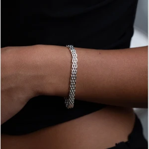 Armband från Muli collection  - Super fint armband från muli collection, fick de i present men de passade inte mig och de gick tyvärr inte att skicka tillbaka🤍