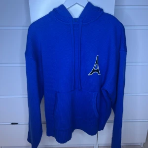 Maníere De Voir Hoodie Blå - Size M Cond 9/10