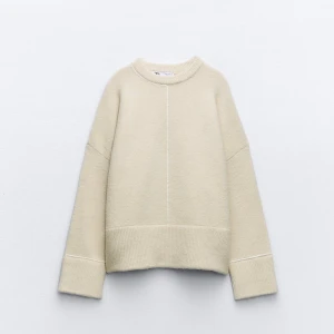 Stickad tröja zara - Säljer denna stickad tröja från Zara som är sååå mjuk skön och snygg🥰🥰🥰 helt oanvänd med lapp kvar (andra bilden lånad)