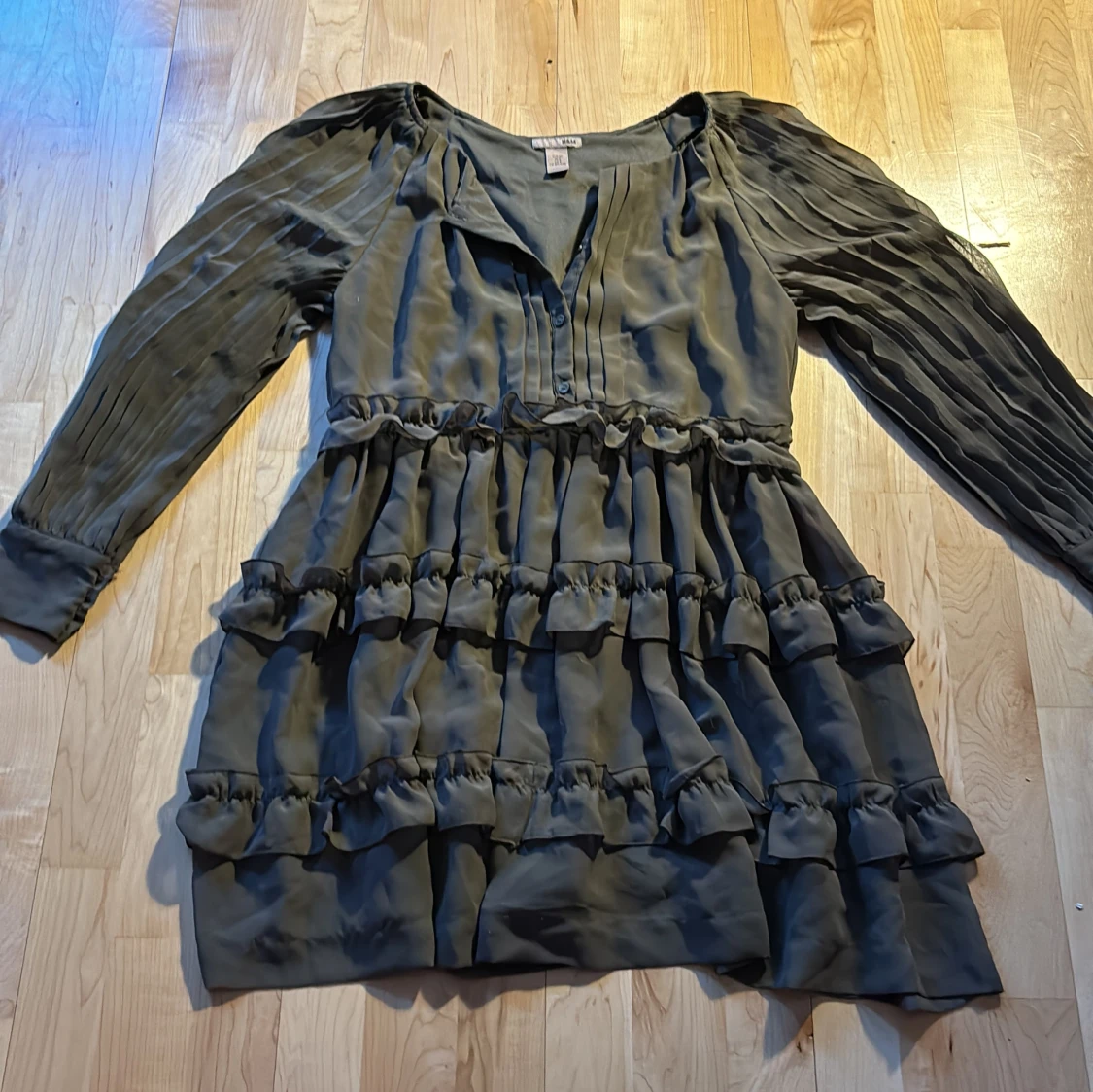 Grön klänning från H&M. 