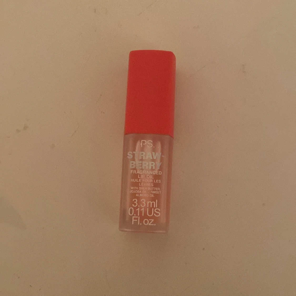 Läppolja med jordgubbsdoft