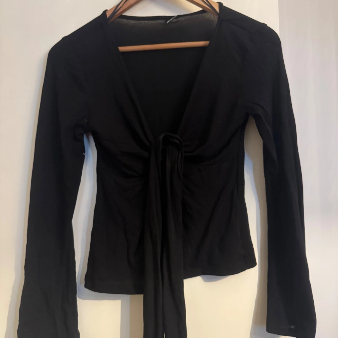 Svart långärmad topp från Gina Tricot - 90