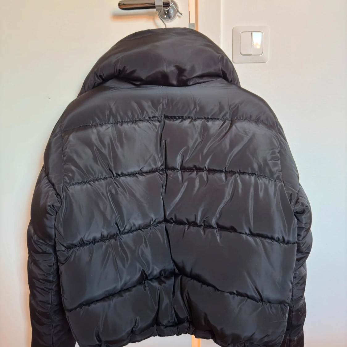 Svart pufferjacka - 90