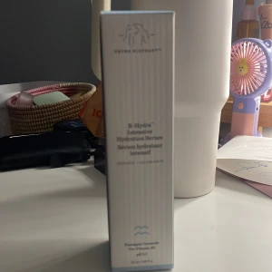 B-Hydra Intensive Hydration Serum från Drunk Elephant - B-Hydra Intensive  helt oöppnat aldrig testad då jag fick den i julklapp men redan har den obs priset kan diskuteras!