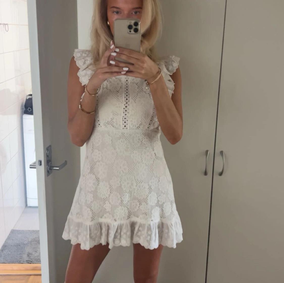 Vit spetsklänning - 90