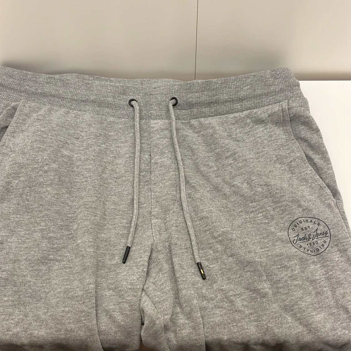 Grå mjukisbyxor från Jack & Jones - 91