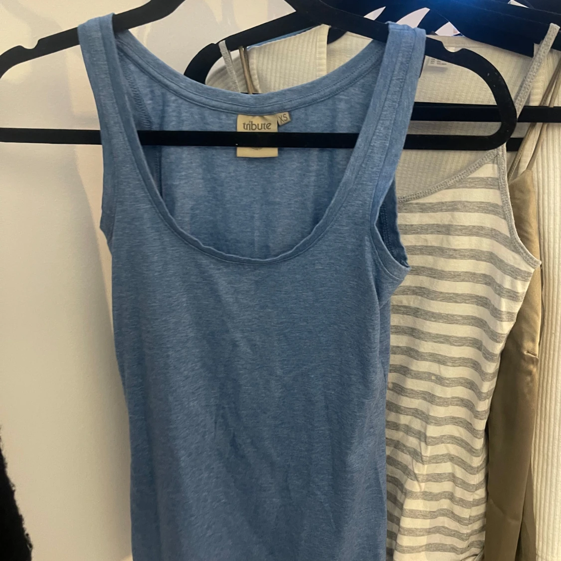 Blå linnetopp från Tribute