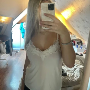 Linne - Jättesött gulligt linne. Storlek XS.