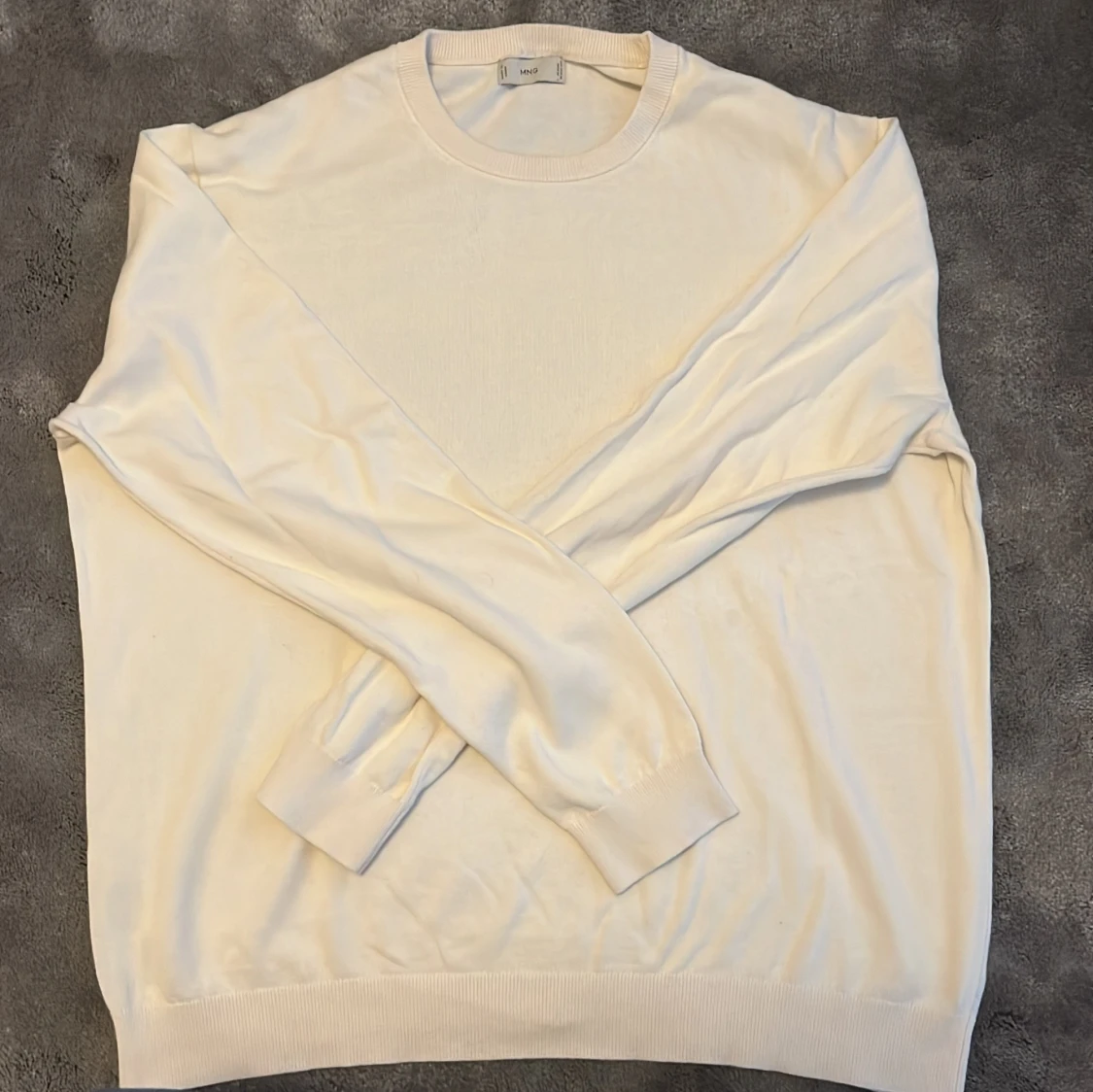 Rundringning finstickad tröja från Mango Man/herr