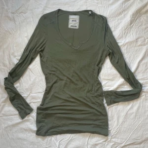 långärmad - tunn långärmad från tezenis som har fin passform                           cute, underwear, linne, topp, pyjamaq, underkläder, spets, romantisk, coquette, y2k, trend, fall, autumn, summer, cool, retro, vintage, cute, sweet, vintage, nelly, vero moda 