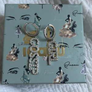 Ioaku örhängen  - Såå snygga och coola💘