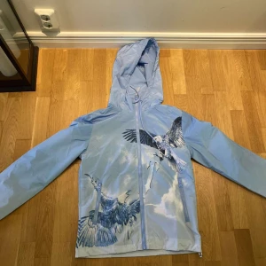 Trapstar jacka  - Tja säljer nu min riktigt feta trapstar jacka i storlek s, då jag knappt använder den längre. Nypris ligger runt 4500kr jag säljer den för endast 1700kr, hör av dig vid minsta fundering eller fler bilder. Priset är ej hugget i Sten! 