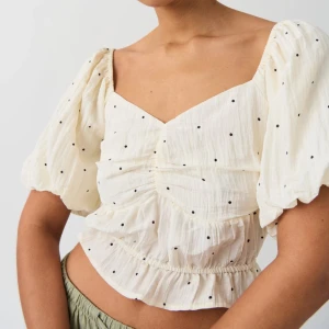 Prickig blus - Superfin blus, knappt använd i storlek M men funkar som S💓