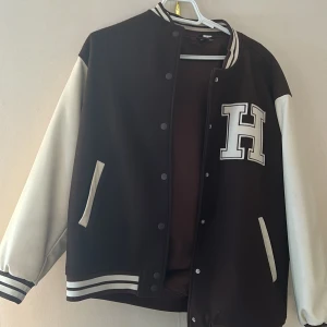 Fin collage jacka  - Storlek s jacka, brun och väldigt fin 