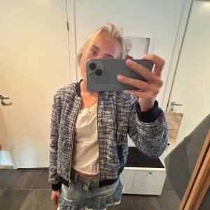 Jacka  - Fin jacka storlek M, är 168