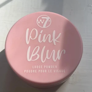 W7 pink blur loose powder - Bra skick använd fåtal gånger säljer pga använder inte längre 