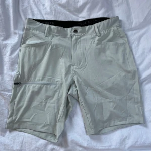Golfshorts  - True North golfshorts, extremt sköna och luftiga. Aldrig använda. Storlek M. Skriv gärna om du har några frågor!👍