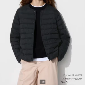 Uniqlo jacka - Superfin tunn jacka från uniqlo! Bra skick! Nypris 699kr🩷Säljer då den inte kommer till användning.