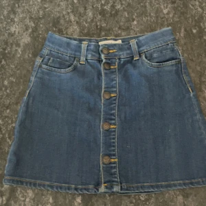 Jeans kjol💙 - Blå jeans kjol💙 Använt några få gånger💙
