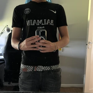 Balmain t shirt  - Hej säljer denna varan då den är för liten, skick 9/10, skriv vid frågor eller funderingar 