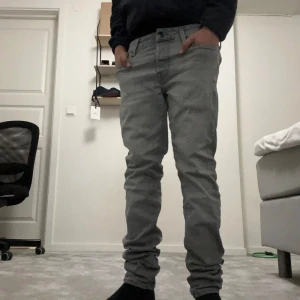 Jack & Jones jeans - Tja, säljer dessa Jack & Jones jeans för jättebra pris, skick 9/10, nypris 890