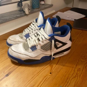Jordan 4 motorsport - Ganska använda o smutsiga. Goat verified bara fråga om kvitto.