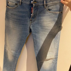 Desquared Jeans  - Säljer nu dessa nya desquared jeans, äkta köpta på NK Göteborg (kvitto finns) nypris 4399kr, nyskick.