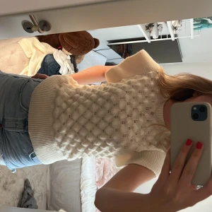 Stickad topp - Sjukt snygg unik topp/väst i nyskick