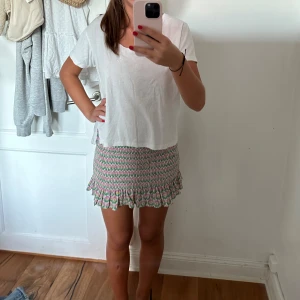 Blommig kjol - Blommig kort kjol från zara som även funkar som en topp