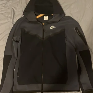 Nike Tech fleece  - Size S,nyskick och sällsyn färg säljer för 1000kr