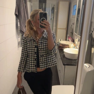 Trekvartsärmad kappa - Köpte för för ett tag sen men ändats använd en gång, superfint skick!❤️