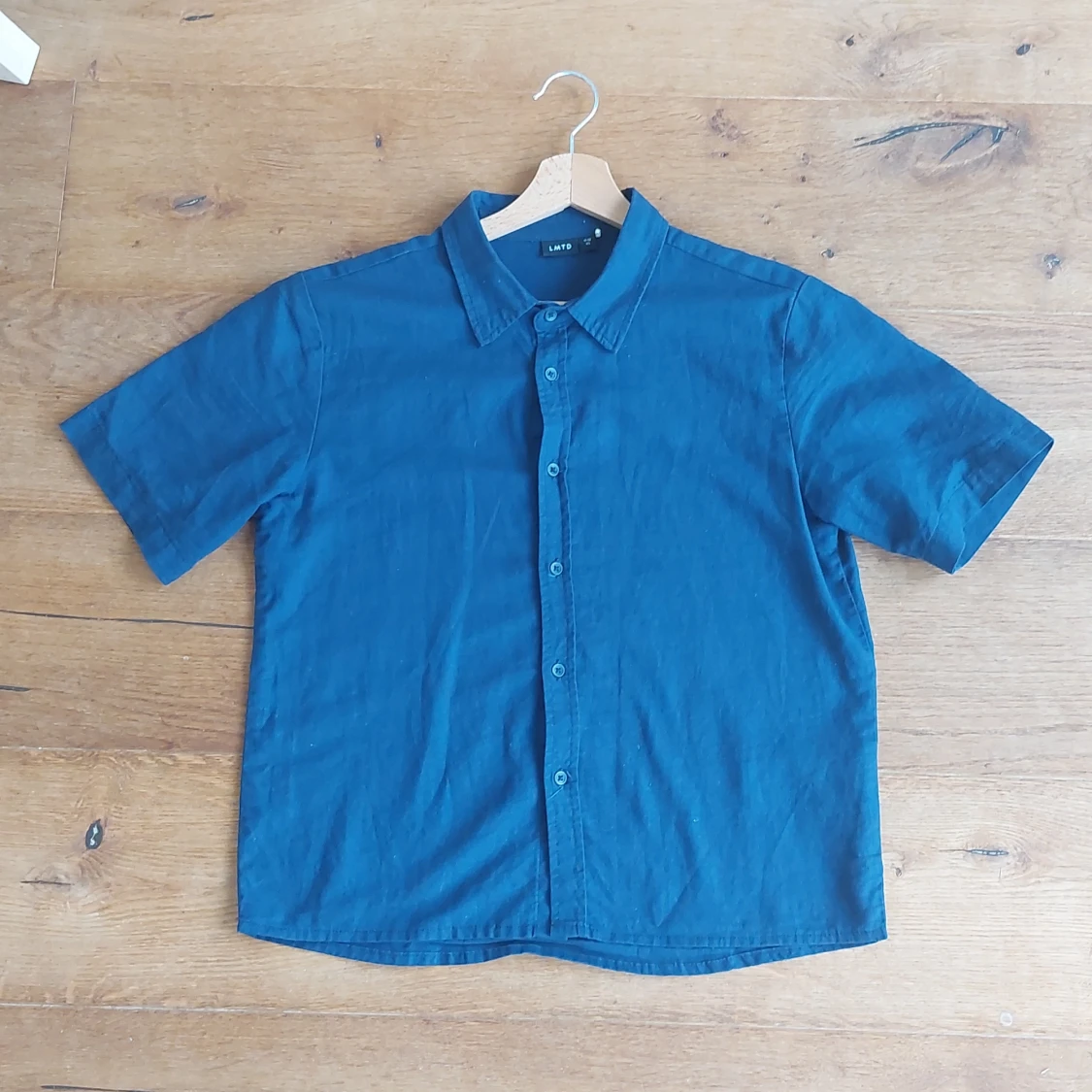 Blå kortärmad skjorta från LMTD