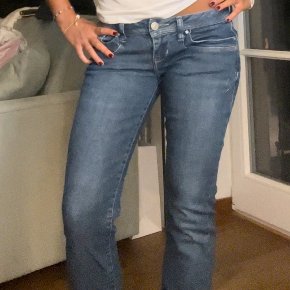 As snygga lågmidjade, mörkblåa jeans från ltb  - 90