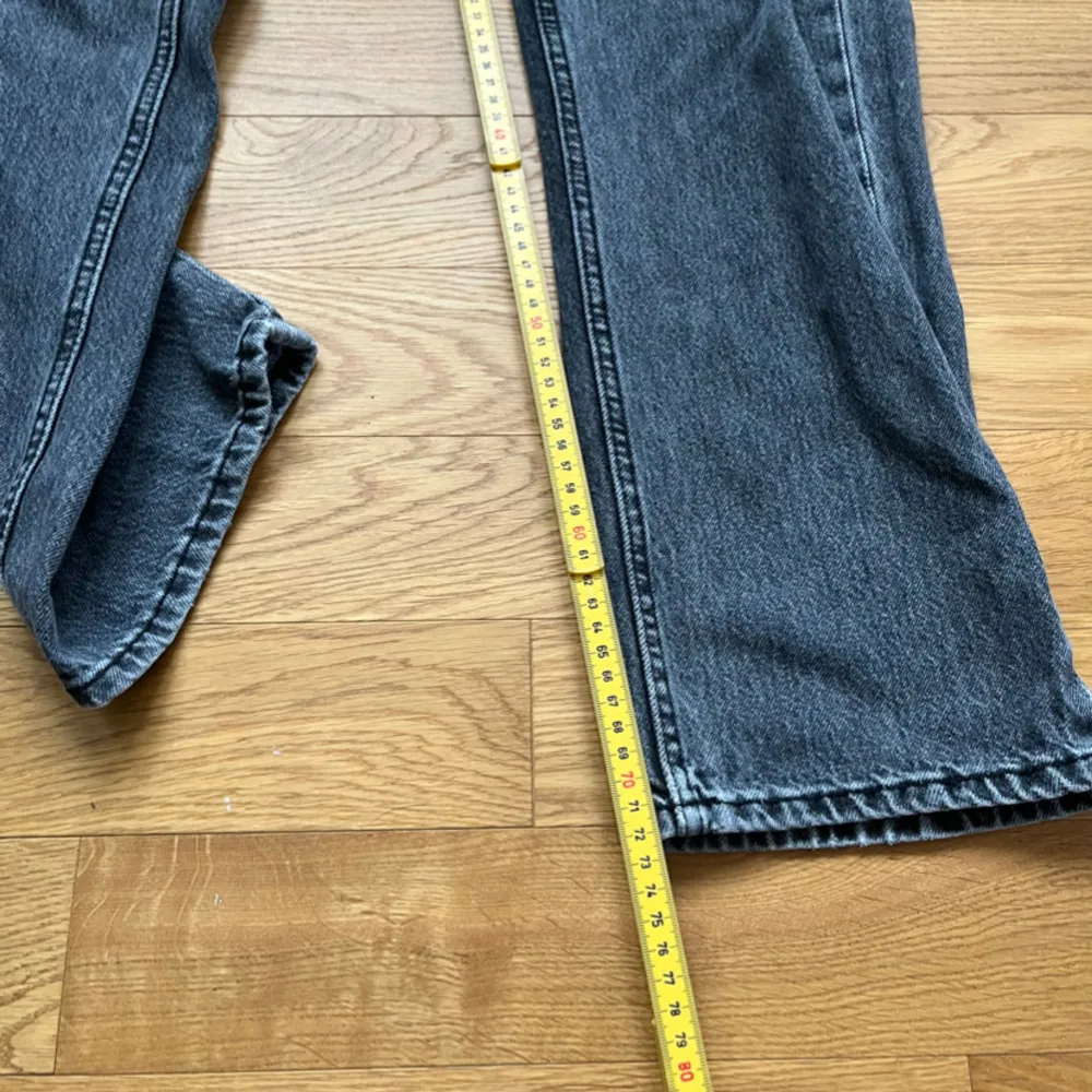 Säljer dessa vailent jeans pga att de inte passar längre, inga tecken på defekter . Jeans & Byxor.