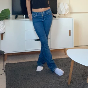 Jeans - Mycket bra skick inte kommit till användning mycket alls! Kom privat vid frågor💗