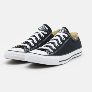 Converse skor - Svarta låga Converse skor i storlek 38. 