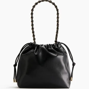 Väska - Helt ny oanvänd väska med prislapp kvar🩷 Gulddetaljer