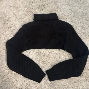 bolero  - ribbad bolero med halskrage  använd få gånger 